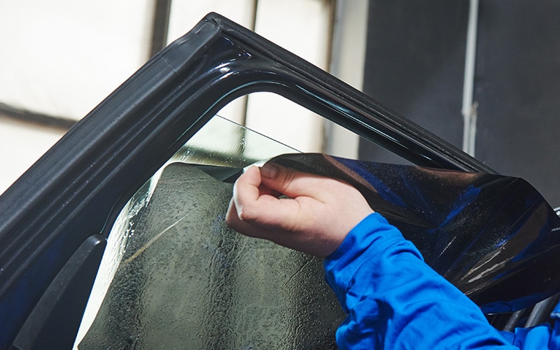 Pose de vitrage teinté pour voiture avec Car-Point